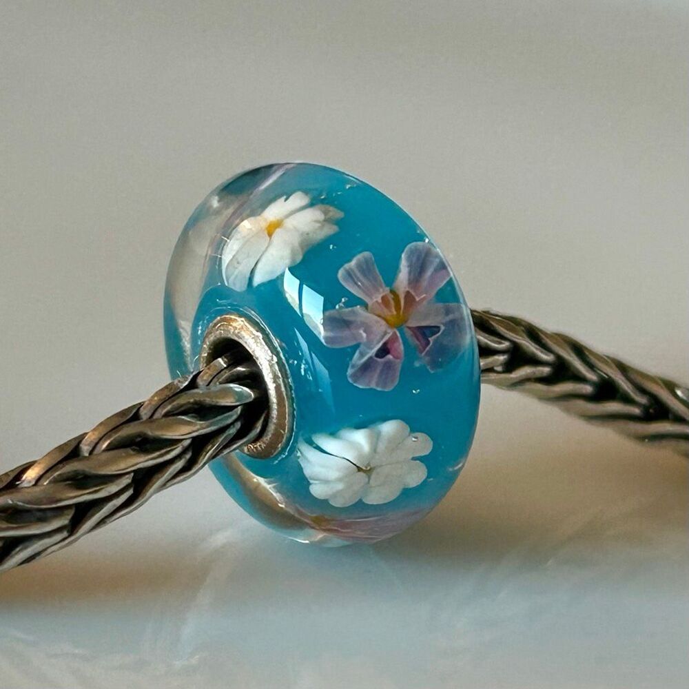 TROLLBEADS Limited Edition Blooming Sakura LAA 925S Pretty Blue Pink & White